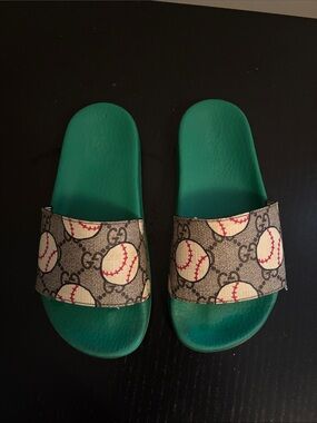 Gucci Kids Green Slides with Monogram Baseball Print size 12.5